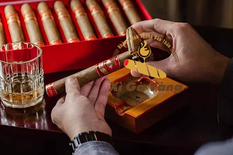 Thưởng thức xì gà Neonlis tại Xì gà Vàng